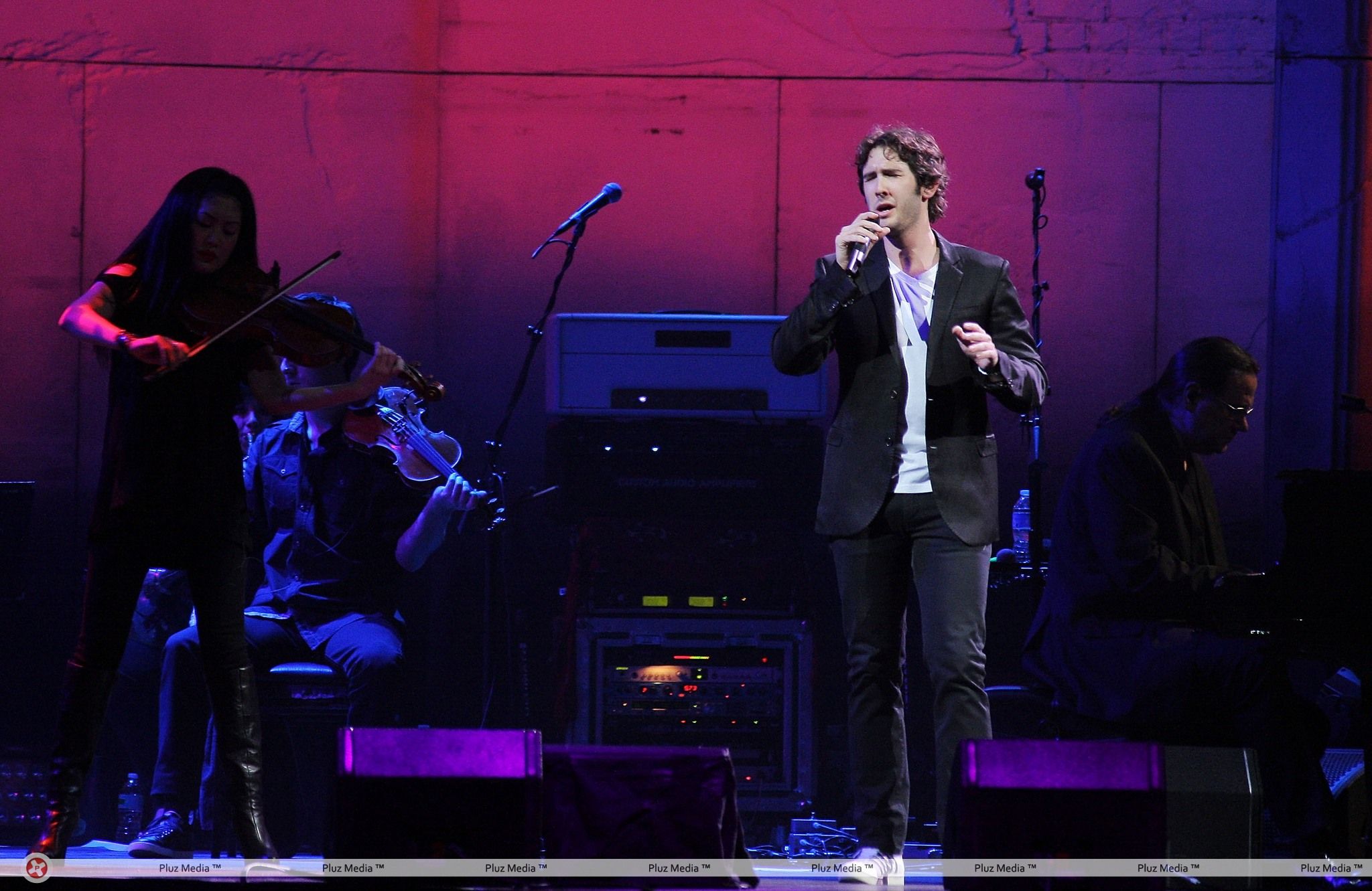 Josh Groban performs at the Bank Atlantic Center | Picture 111490
